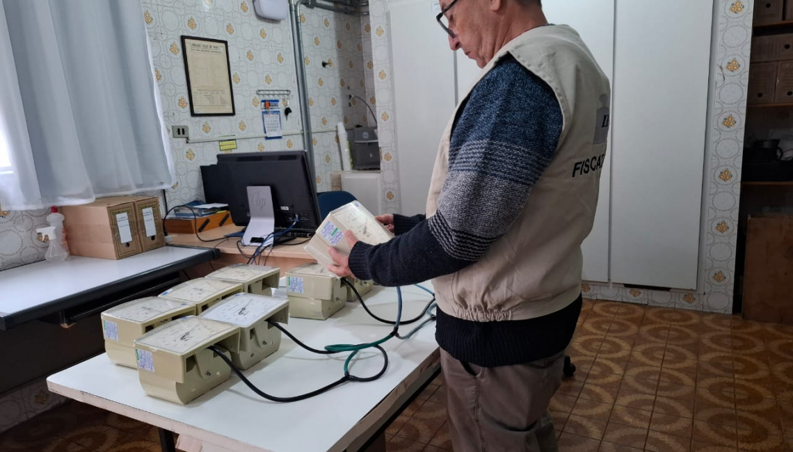 Em Santo André, Ipem-SP verifica aparelhos de medir pressão arterial dos hospitais Brasil e Ifor, da Rede D’Or